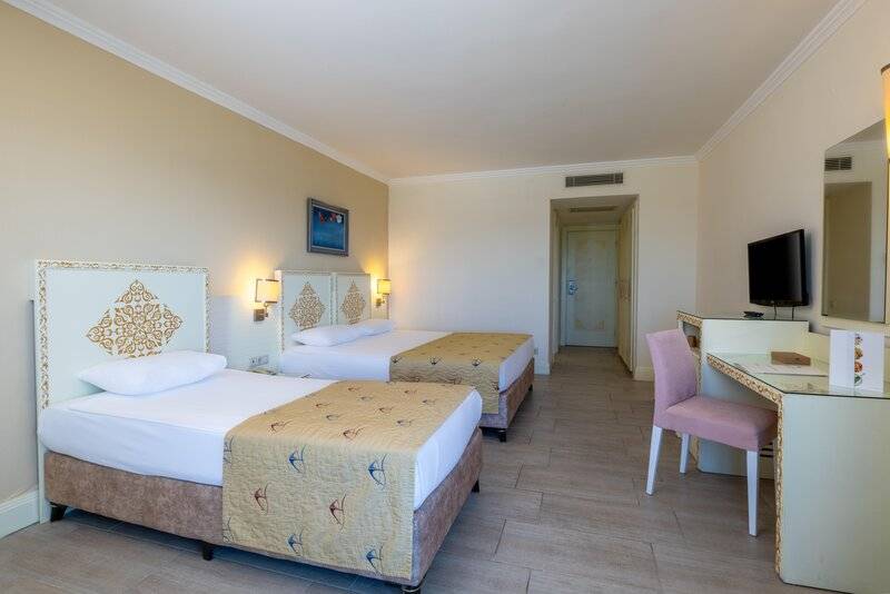 CRYSTAL ADMIRAL RESORT SUITES AND SPA