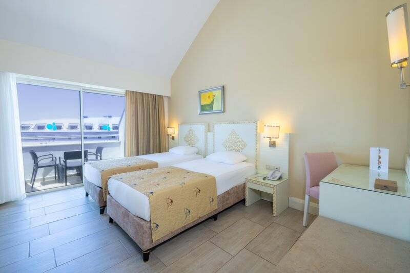 CRYSTAL ADMIRAL RESORT SUITES AND SPA