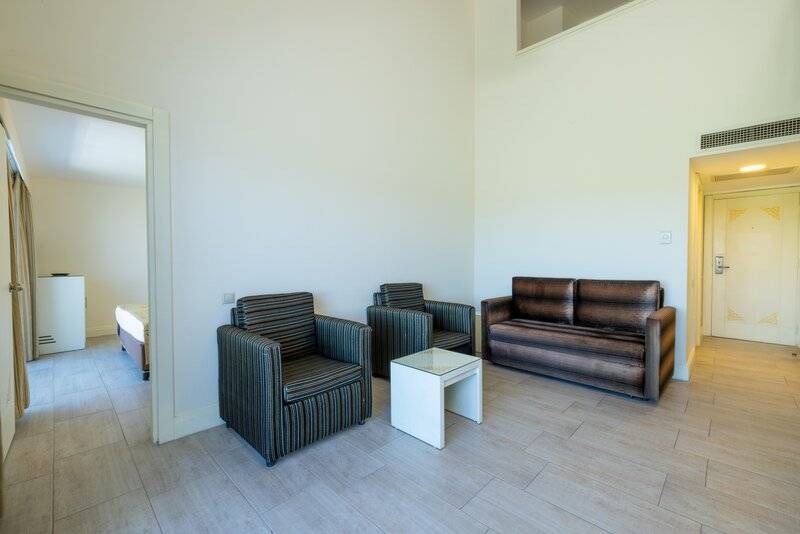 CRYSTAL ADMIRAL RESORT SUITES AND SPA