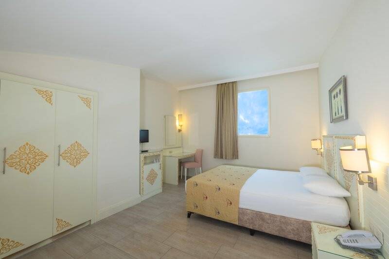 CRYSTAL ADMIRAL RESORT SUITES AND SPA