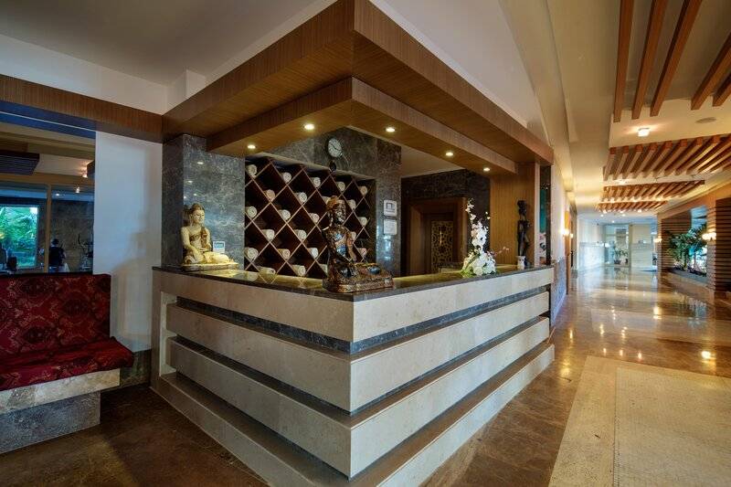 CRYSTAL ADMIRAL RESORT SUITES AND SPA
