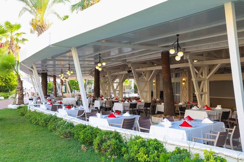 CRYSTAL ADMIRAL RESORT SUITES AND SPA