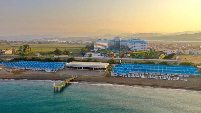 CRYSTAL ADMIRAL RESORT SUITES AND SPA