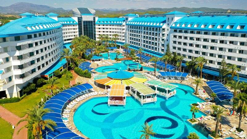 CRYSTAL ADMIRAL RESORT SUITES AND SPA