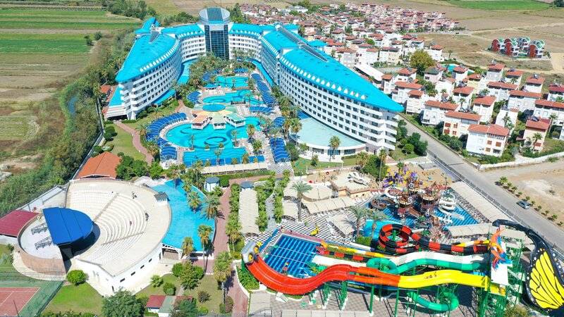 CRYSTAL ADMIRAL RESORT SUITES AND SPA
