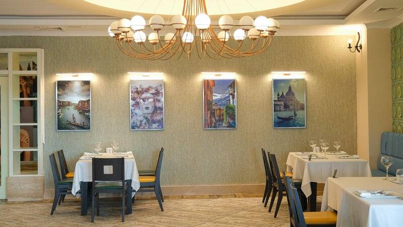 CRYSTAL ADMIRAL RESORT SUITES AND SPA