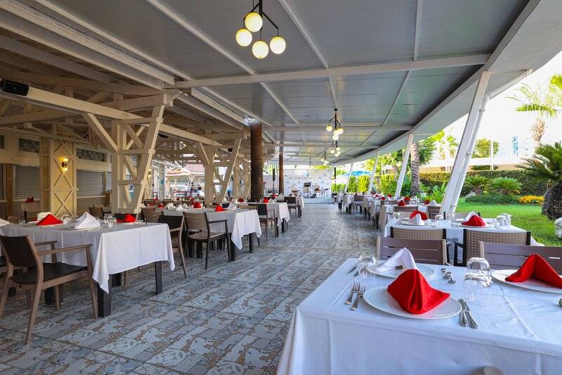 CRYSTAL ADMIRAL RESORT SUITES AND SPA