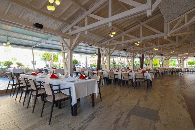 CRYSTAL ADMIRAL RESORT SUITES AND SPA