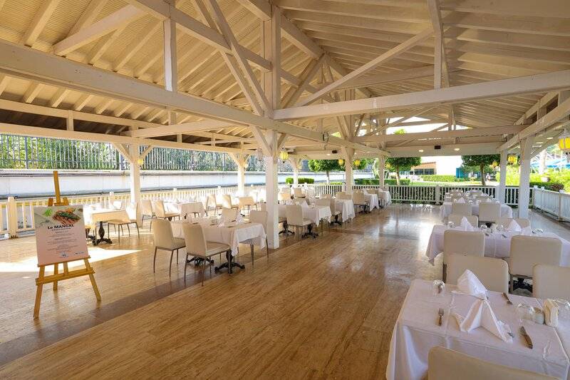 CRYSTAL ADMIRAL RESORT SUITES AND SPA