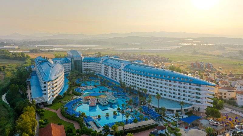 CRYSTAL ADMIRAL RESORT SUITES AND SPA