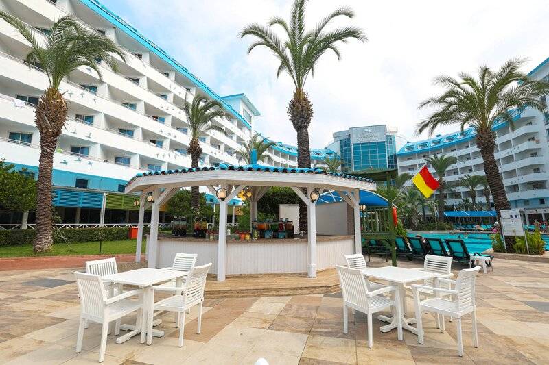 CRYSTAL ADMIRAL RESORT SUITES AND SPA