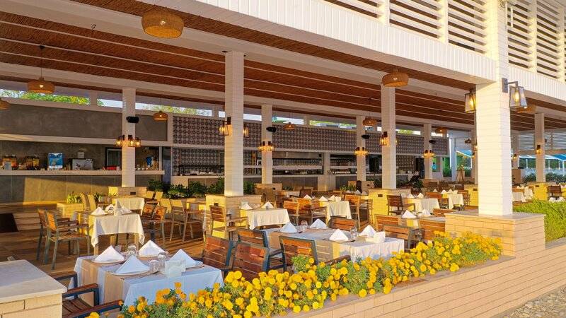 CRYSTAL ADMIRAL RESORT SUITES AND SPA