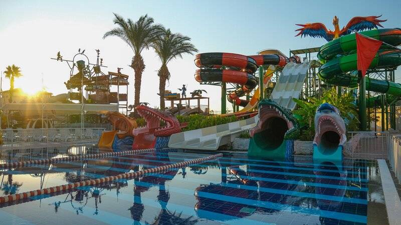 CRYSTAL ADMIRAL RESORT SUITES AND SPA