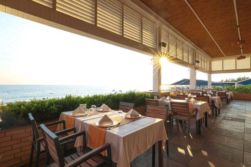 CRYSTAL ADMIRAL RESORT SUITES AND SPA