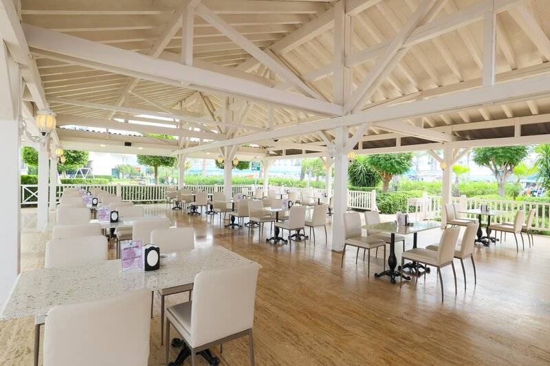 CRYSTAL ADMIRAL RESORT SUITES AND SPA