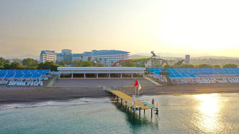 CRYSTAL ADMIRAL RESORT SUITES AND SPA