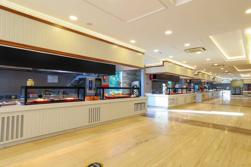 CRYSTAL ADMIRAL RESORT SUITES AND SPA