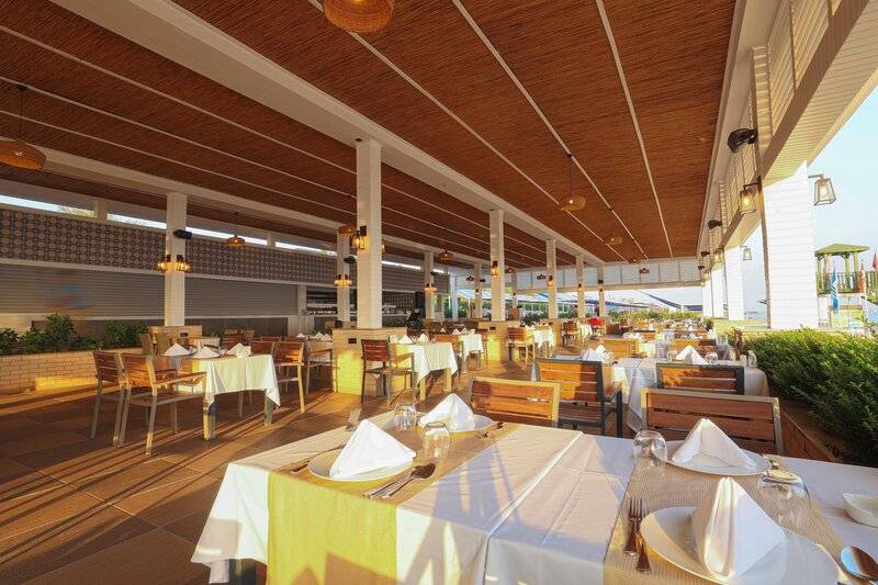 CRYSTAL ADMIRAL RESORT SUITES AND SPA