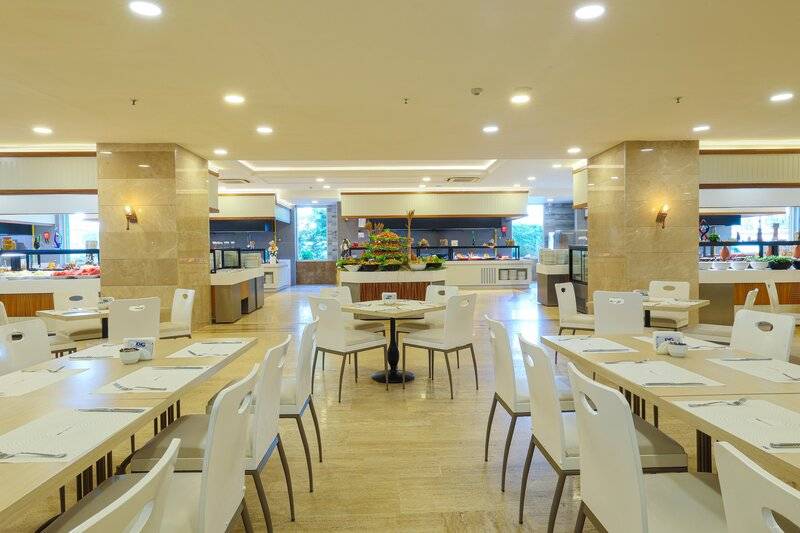 CRYSTAL ADMIRAL RESORT SUITES AND SPA