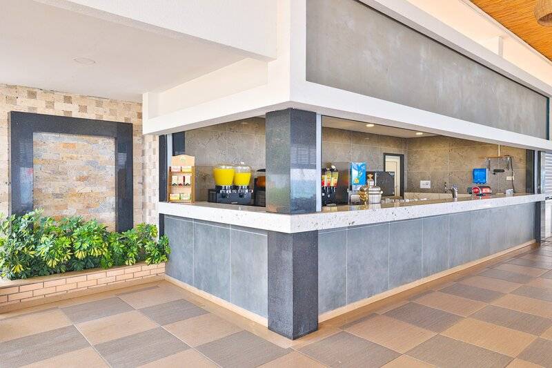 CRYSTAL ADMIRAL RESORT SUITES AND SPA