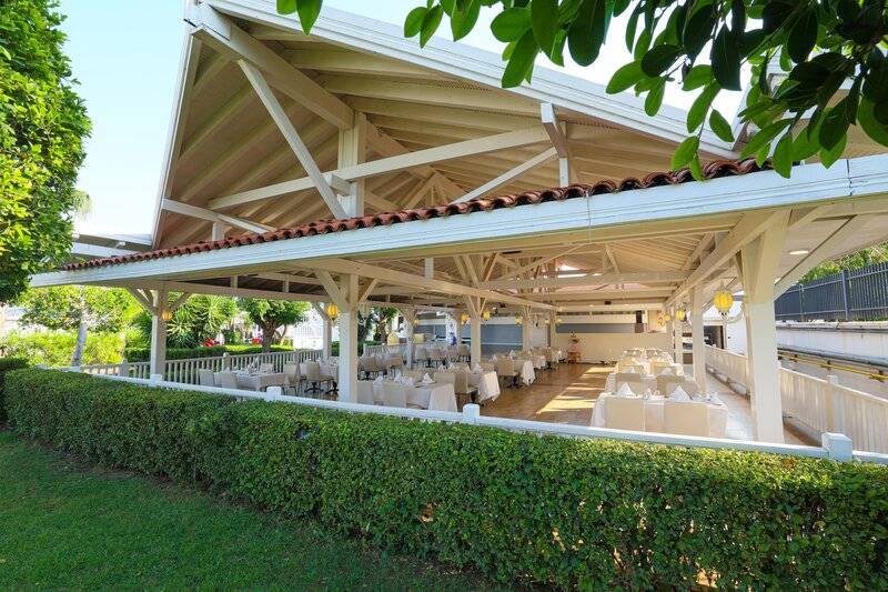 CRYSTAL ADMIRAL RESORT SUITES AND SPA