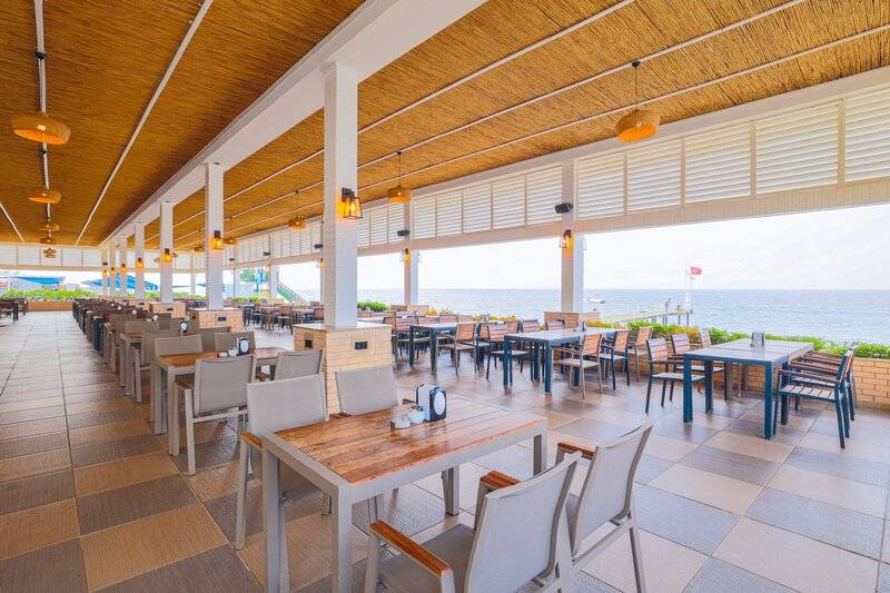 CRYSTAL ADMIRAL RESORT SUITES AND SPA