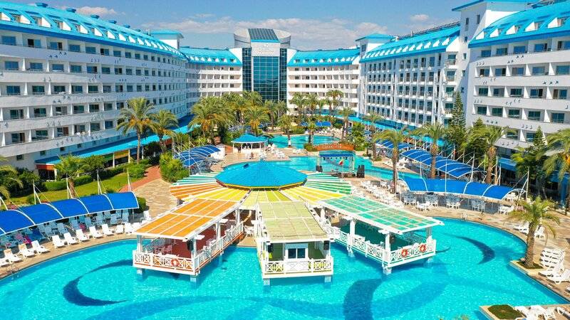 CRYSTAL ADMIRAL RESORT SUITES AND SPA