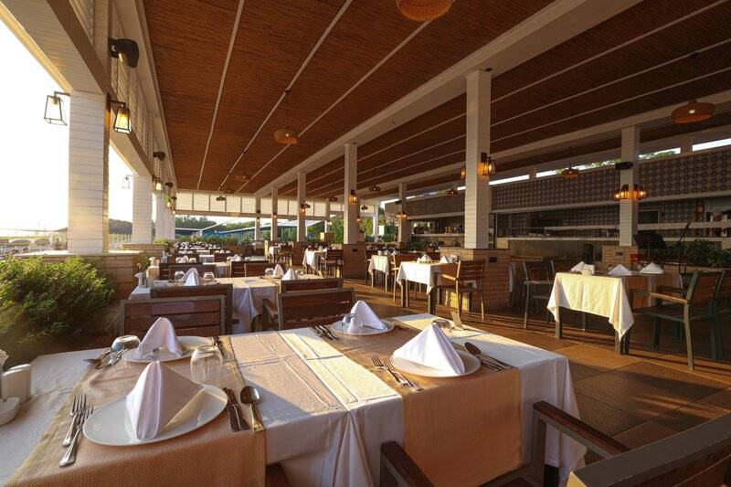 CRYSTAL ADMIRAL RESORT SUITES AND SPA