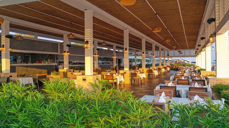 CRYSTAL ADMIRAL RESORT SUITES AND SPA
