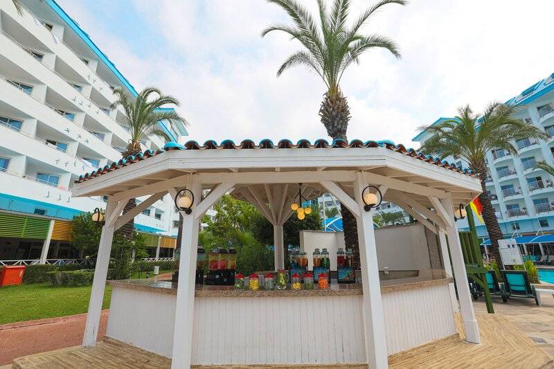 CRYSTAL ADMIRAL RESORT SUITES AND SPA