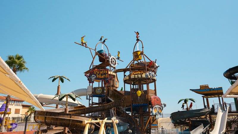 CRYSTAL ADMIRAL RESORT SUITES AND SPA