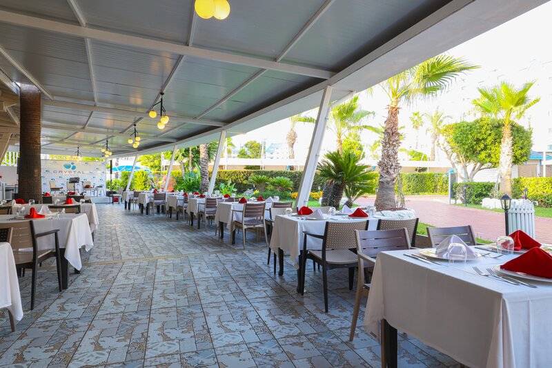 CRYSTAL ADMIRAL RESORT SUITES AND SPA