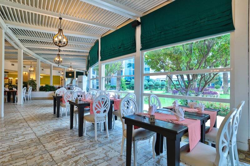 CRYSTAL ADMIRAL RESORT SUITES AND SPA