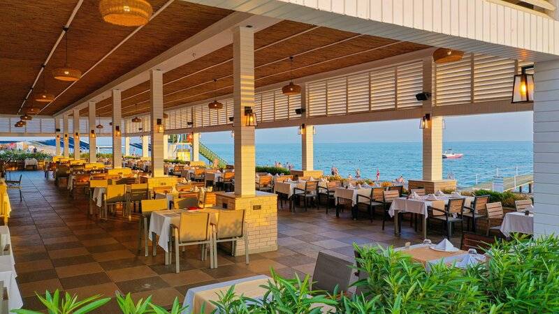 CRYSTAL ADMIRAL RESORT SUITES AND SPA