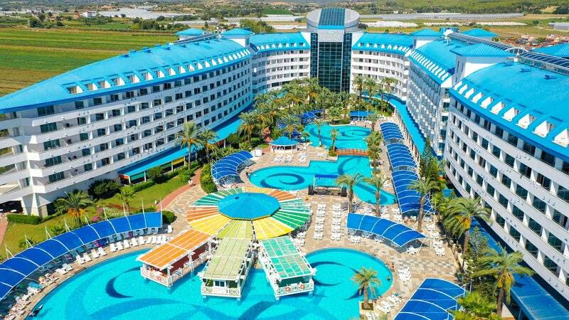 CRYSTAL ADMIRAL RESORT SUITES AND SPA