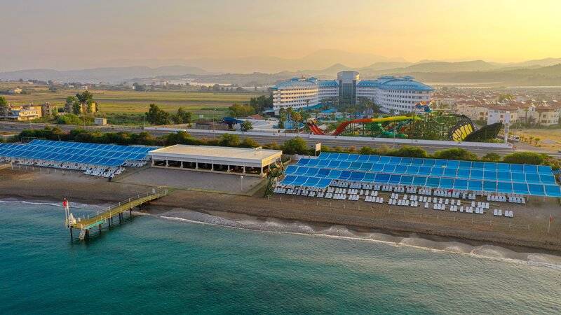 CRYSTAL ADMIRAL RESORT SUITES AND SPA