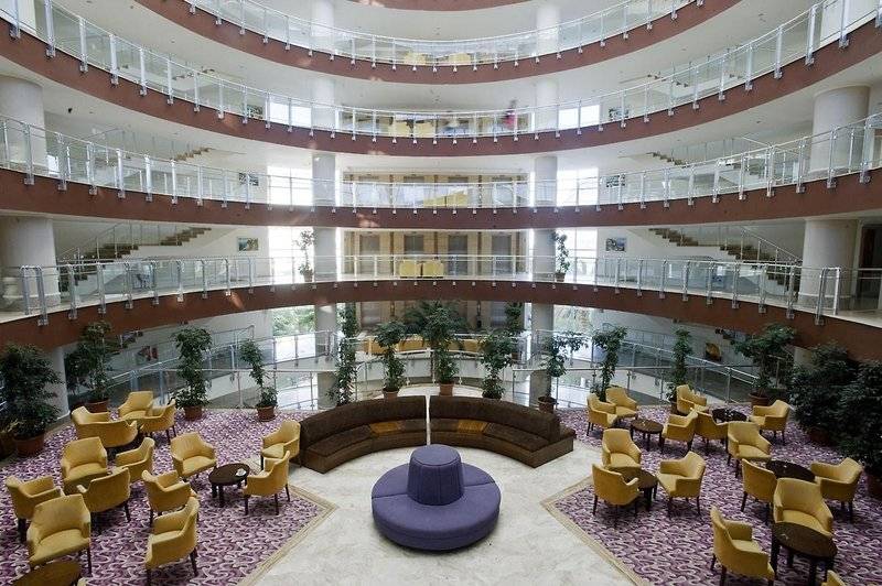 CRYSTAL ADMIRAL RESORT SUITES AND SPA