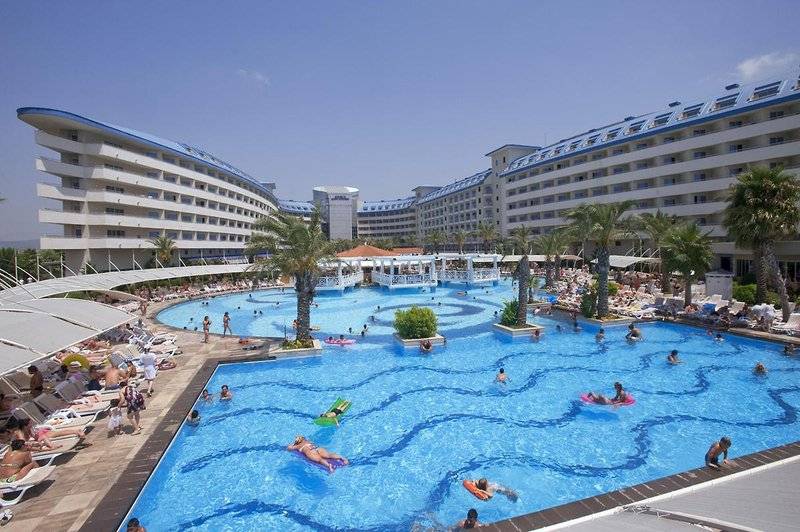 CRYSTAL ADMIRAL RESORT SUITES AND SPA