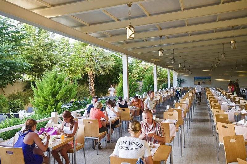 CRYSTAL ADMIRAL RESORT SUITES AND SPA