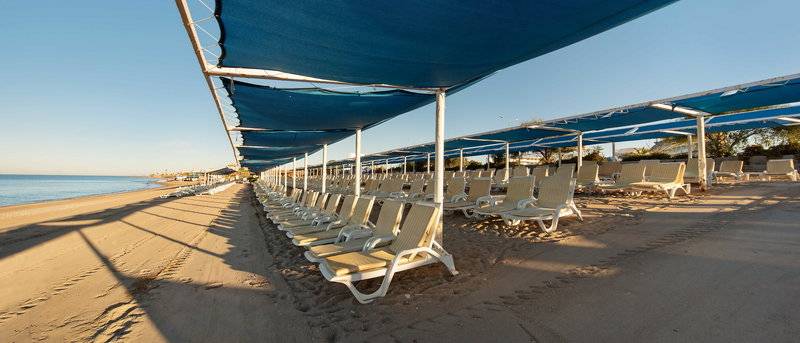 CRYSTAL ADMIRAL RESORT SUITES AND SPA