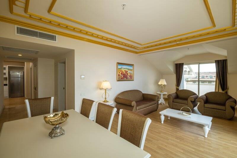 CRYSTAL PALACE LUXURY RESORT & SPA