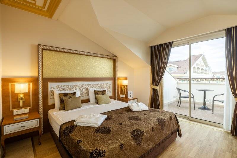 CRYSTAL PALACE LUXURY RESORT & SPA