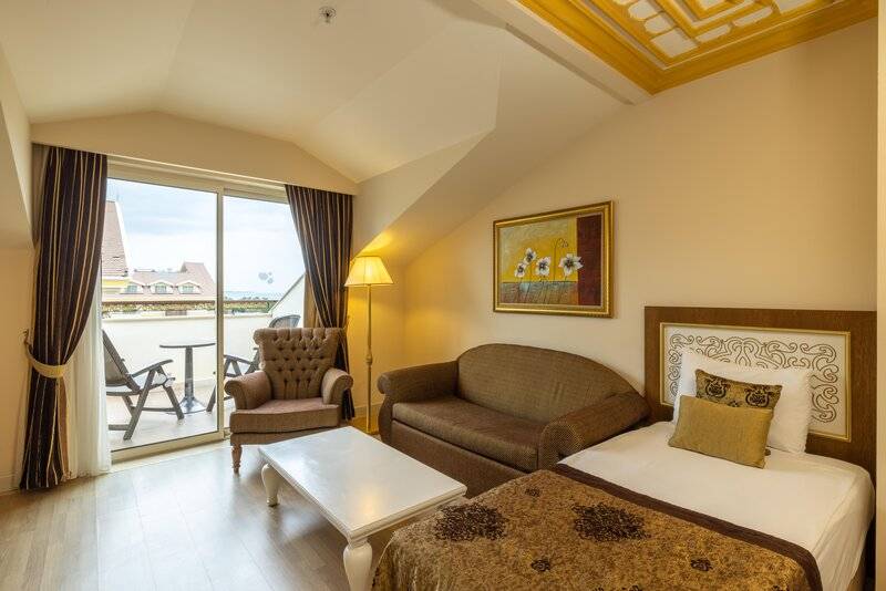 CRYSTAL PALACE LUXURY RESORT & SPA