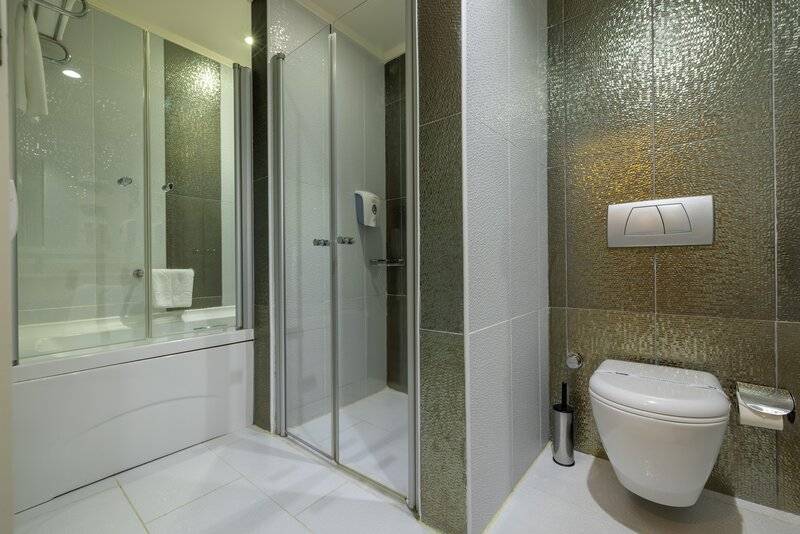 CRYSTAL PALACE LUXURY RESORT & SPA