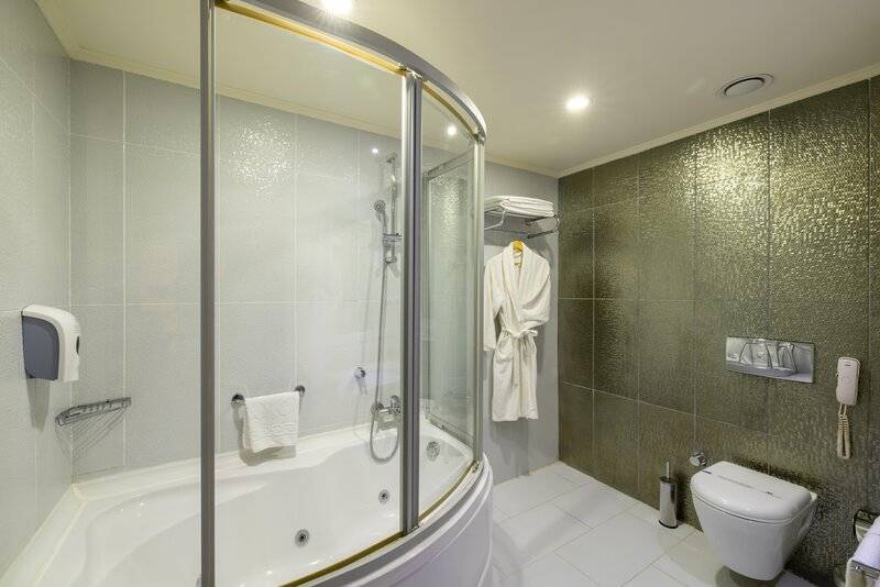 CRYSTAL PALACE LUXURY RESORT & SPA