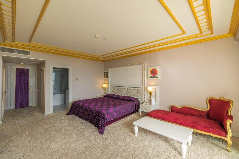 CRYSTAL PALACE LUXURY RESORT & SPA