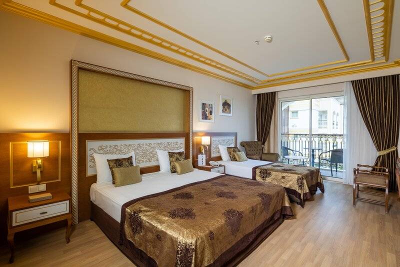 CRYSTAL PALACE LUXURY RESORT & SPA