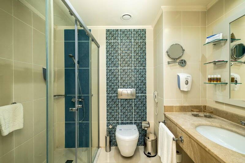 CRYSTAL PALACE LUXURY RESORT & SPA