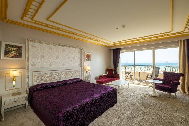 CRYSTAL PALACE LUXURY RESORT & SPA