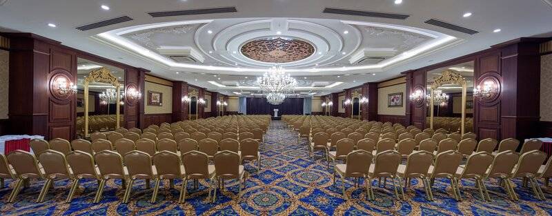 CRYSTAL PALACE LUXURY RESORT & SPA